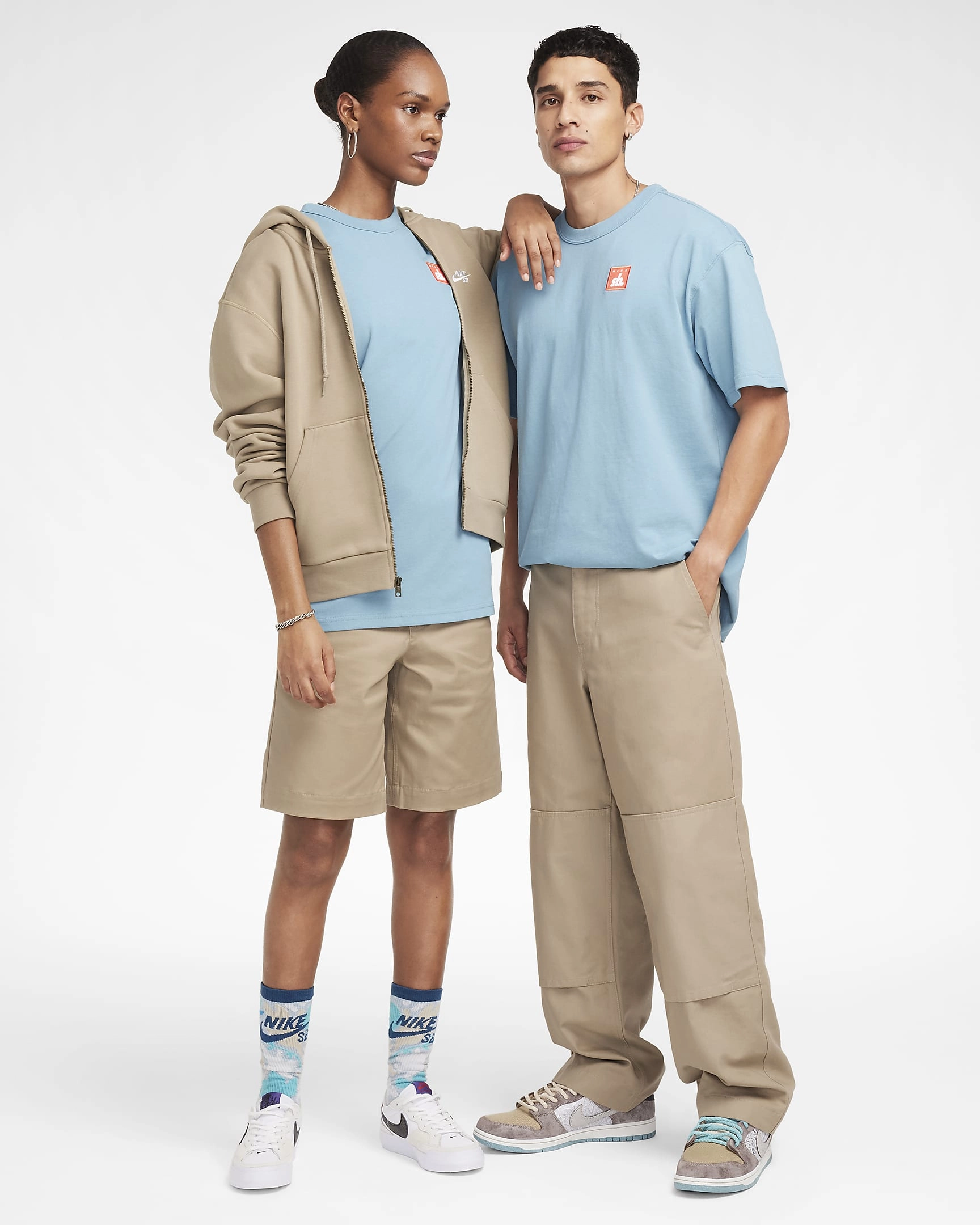 Nike SB Skate T-paita: Vapaa tyyli, rajaton liike. Täydellinen katukuva, joka huutaa seikkailua ja legendaa.