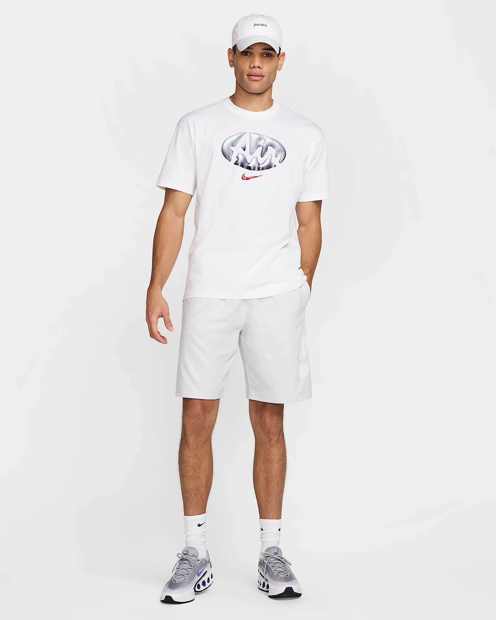 Nike Sportswear Max90: Tyylikäs T-paita miehille, joka tarjoaa mukavuutta ja katutyyliä. Päivitä garderobiasi!